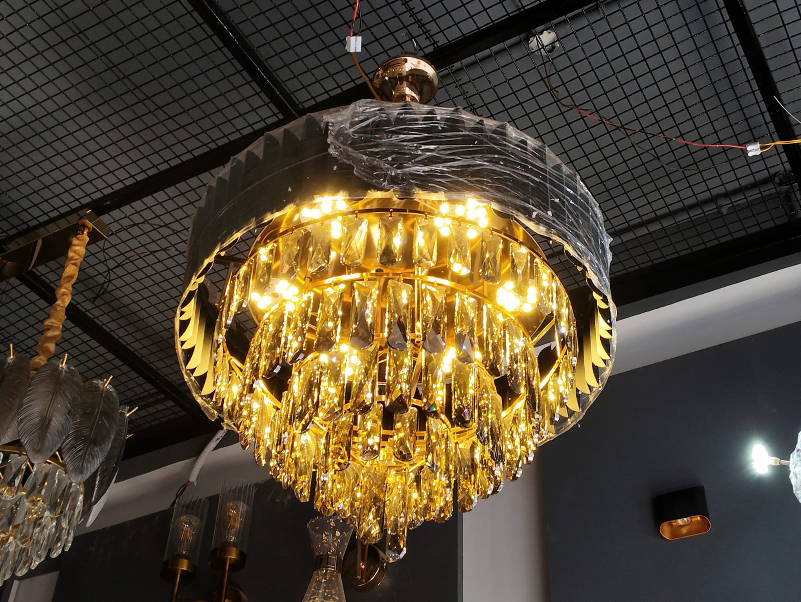 Black Royale Chandelier 3c - Image 3