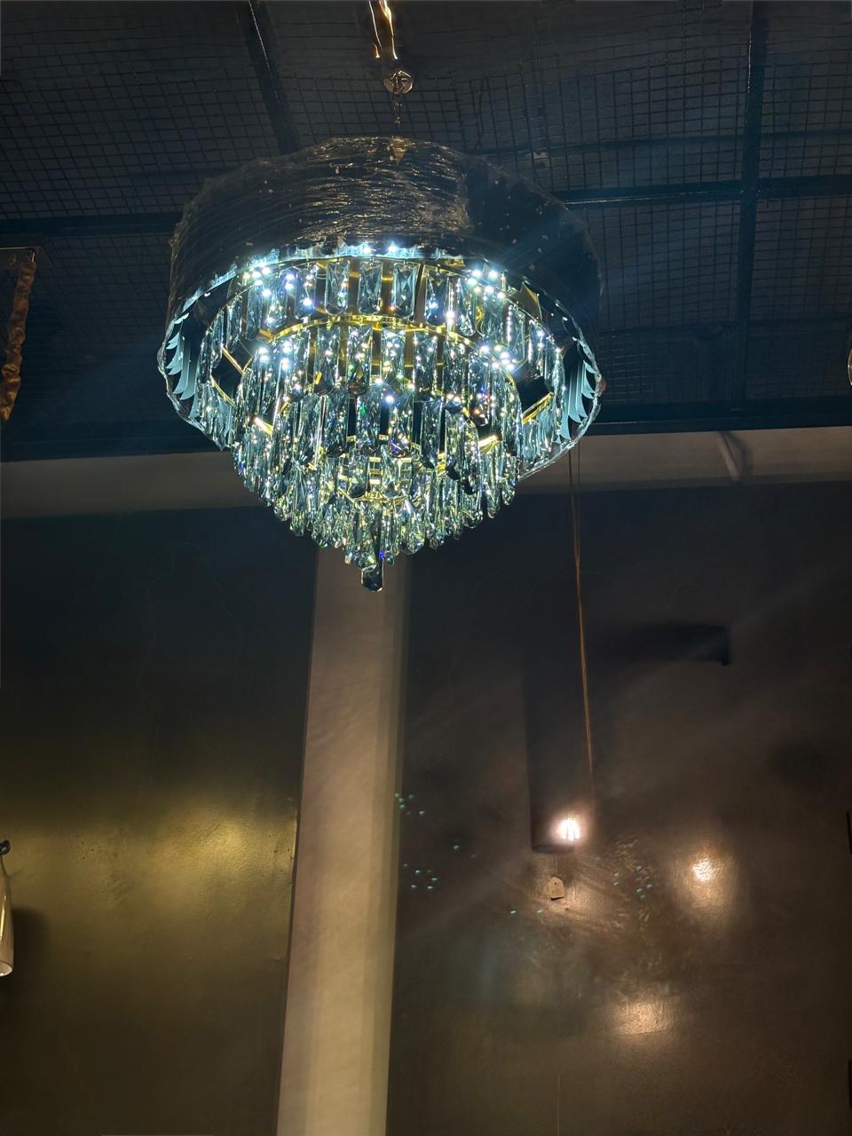 Black Royale Chandelier 3c - Image 4